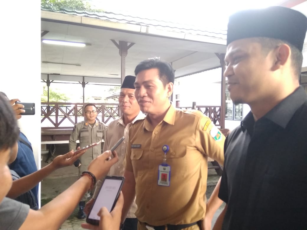 Sekda Muaro Jambi, M.Fadhil Arief saat diwawancarai wartawan