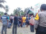 Aksi demo warga Desa Sumber Agung tuntut kades mundur