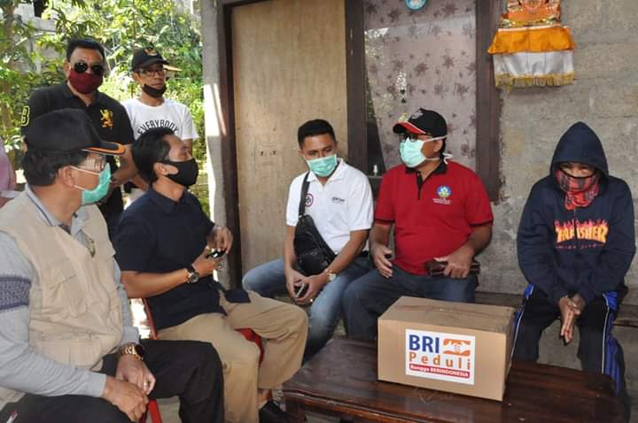 WhatsApp Image 2020-06-06 at 23.09.26 Sekda Pemkab Tabanan, I Gede Susila salurkan bantuan pada penderita kanker nasofaring di Desa Pujungan