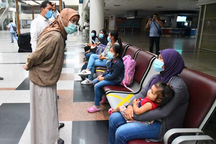Sekretaris Daerah Provinsi Sumut R Sabrina tinjau kedatangan TKI di Bandara Kualanamu