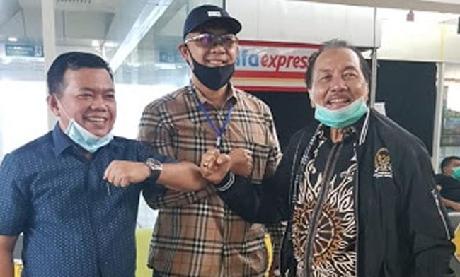 Al Haris (kiri) bersama Fasha dan Zulfikar Achmad