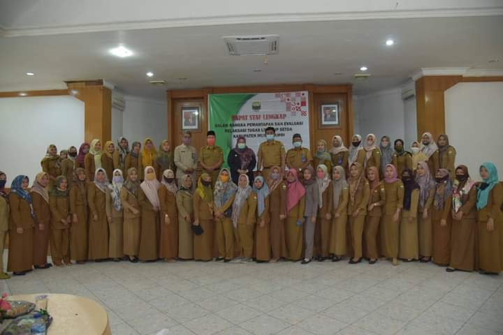 Acara perpisahan sekda muaro jambi diakhiri dengan foto bersama