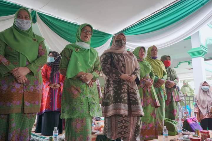 Bupati masnah saat acara pelantikan pengurus muslimat NU