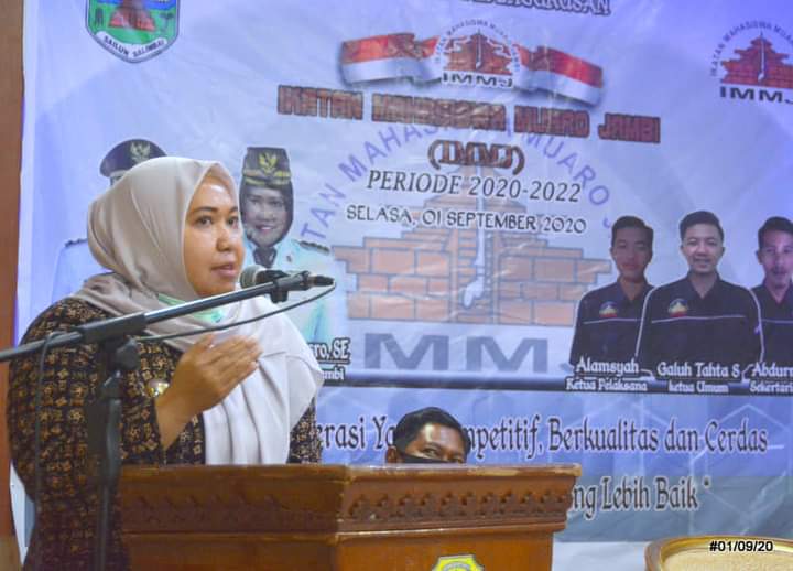 Bupati Masnah memberikan sambutan pada acara pelantikan kepengurusan IMMJ