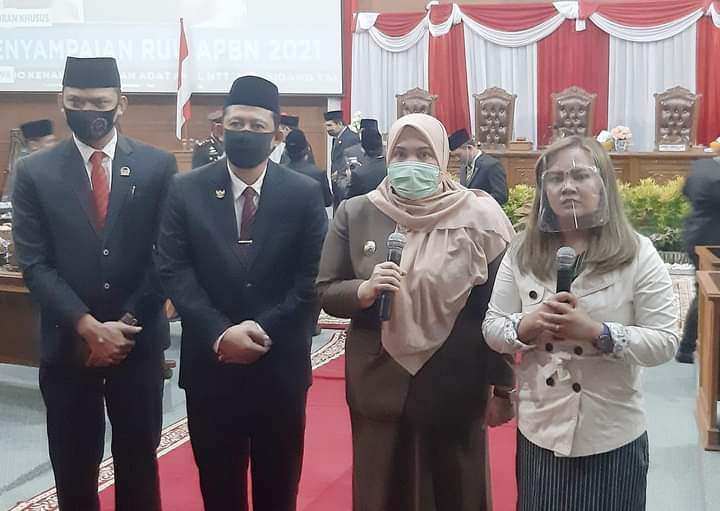 Bupati Masnah menyampaikan ucapan selamat atas HUT RI Ke-75 melalui siaran langsung Tv lokal