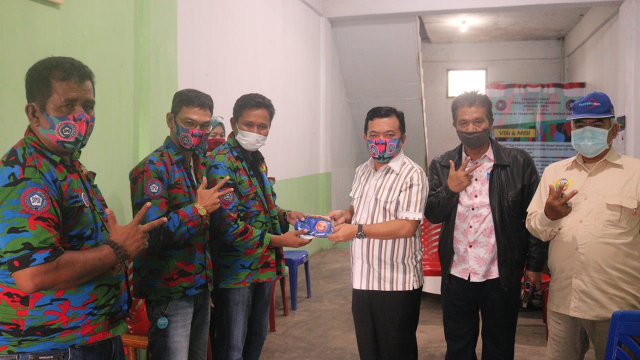Serikat Transportasi Jambi memberikan dukungan ke Haris-Sani di sekretariat FSPTI.