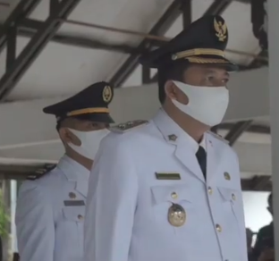 Wabub BBS Irup Penurunan Bendera HUT RI Ke-75