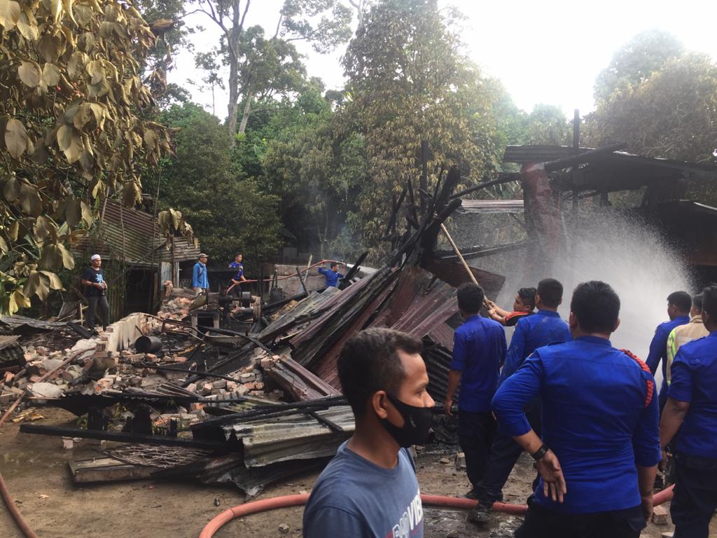 Gudang Penggilingan padi milik Hermansyah hangus terbakar