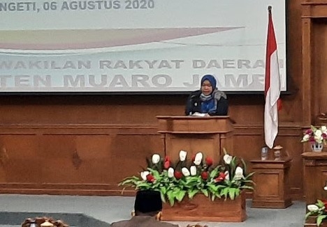 WhatsApp Image 2020-11-07 at 15.34.53 Bupati Masnah saat menyamaikan rancangan KUA-PPAS APBD 2021