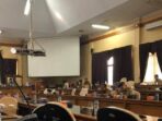 DPRD Muaro Jambi hearing dengan OPD di ruang rapat gabungan.