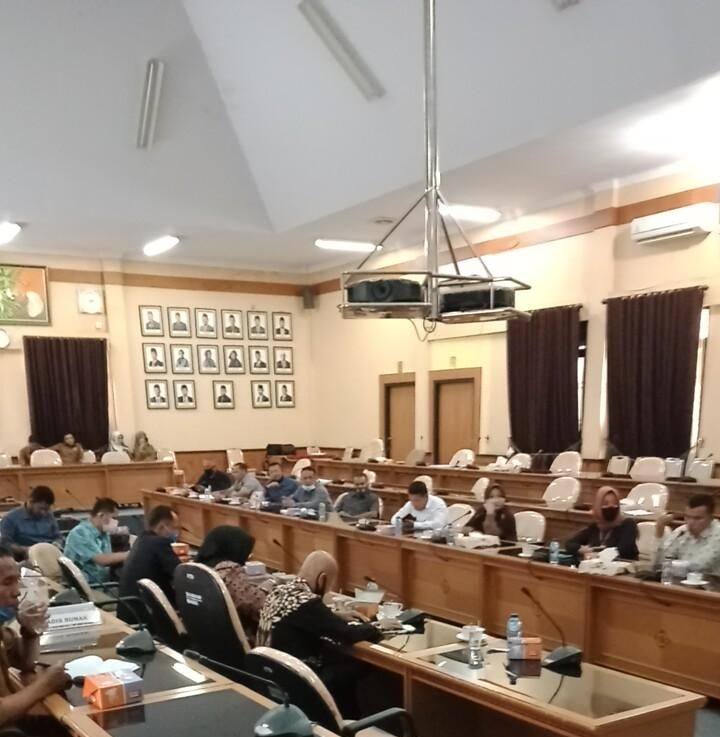 DPRD Muaro Jambi menerima kunker DPRD Sijunjung di ruang rapat gabungan.
