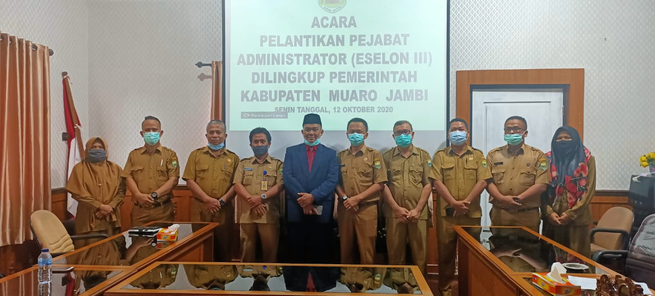 Ahmad Ridwan berfoto bersama usai dilantika Penjabat Sekda Muaro Jambi,