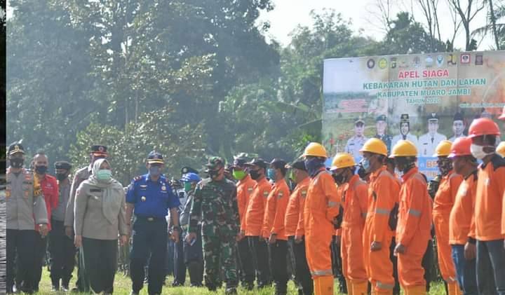 Bupati Masnah saat mengikuti apel siap siaga karhutla 2020