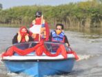 Bupati Masnah nakodai speed boat jelajahi danau tangkas