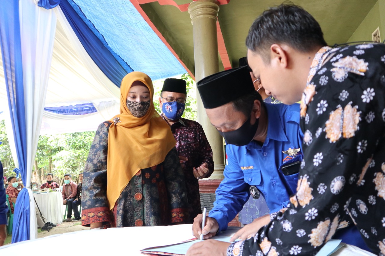 STAI Ahsanta dan Desa Rengas Bandung Tandatangani MoU Desa Binaan.(Foto:Raden Hasan Efendi)