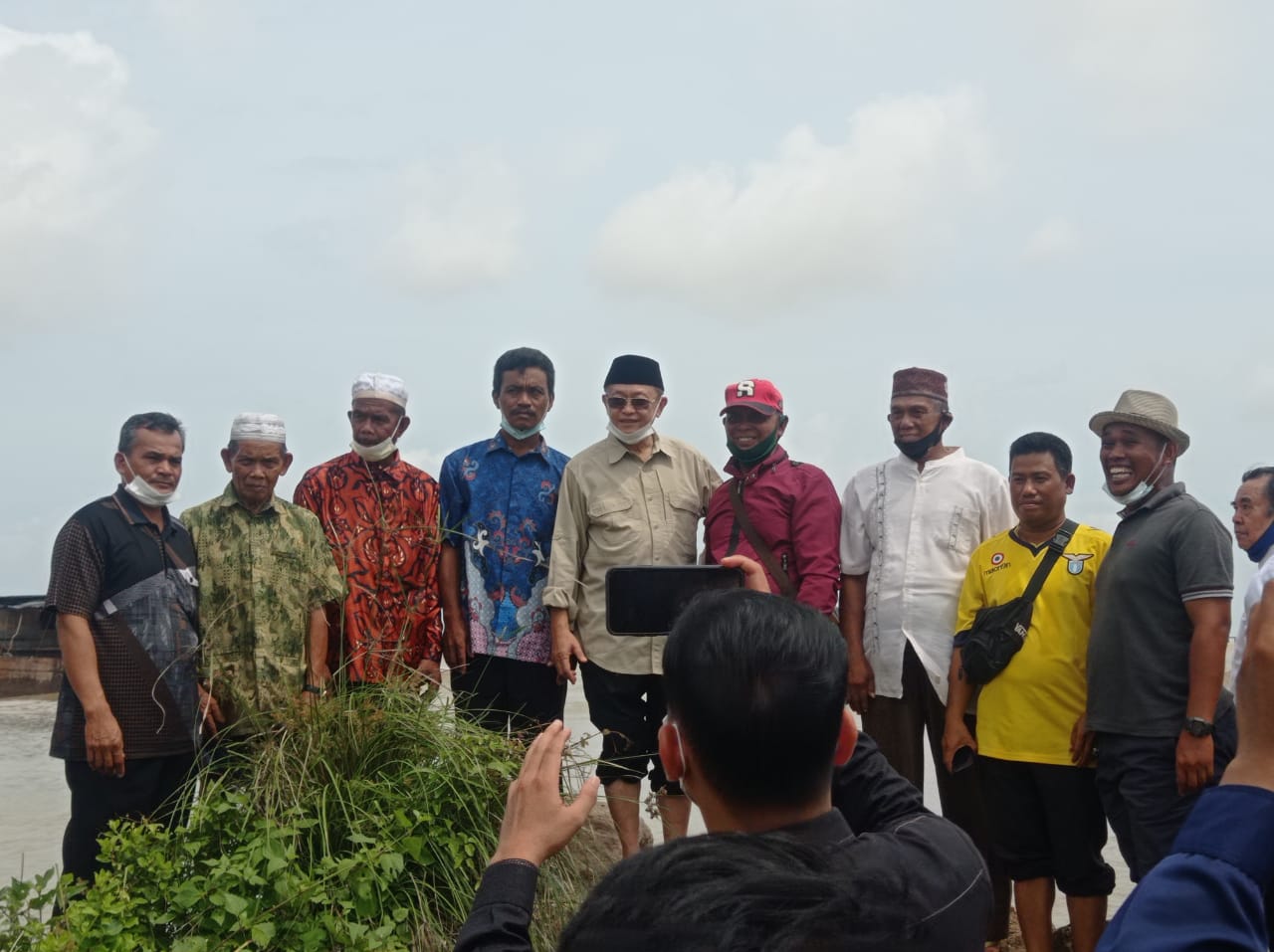 Foto Cek Endra kampanye di minggu tenang, di Kecamatan Sadu, yang dilampirkan sebagai bukti pelapor di Bawaslu: