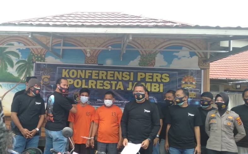 Polresta Jambi ekspos kasus penangkapan dua pelaku Curanmor.(Foto:Ras/Jambipers.com)