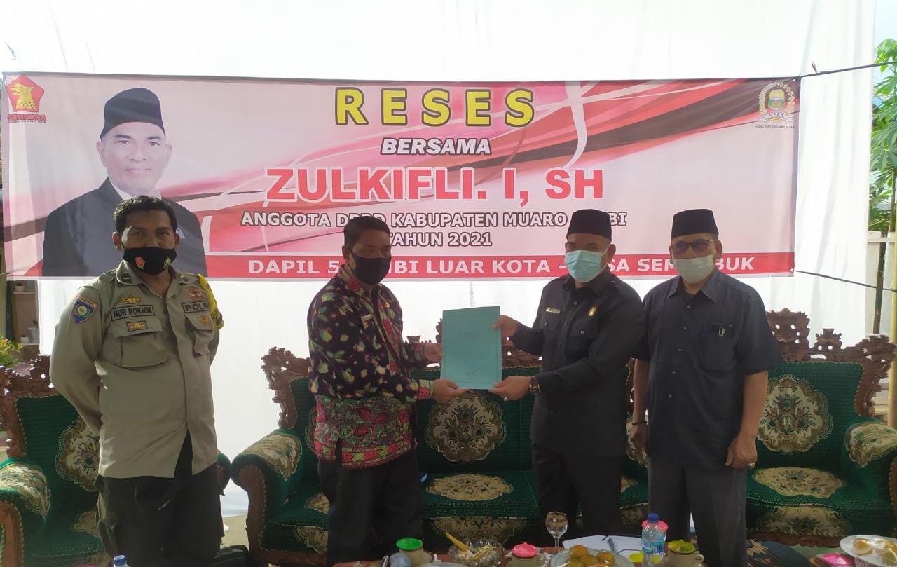 Anggota DPRD Muaro Jambi Daerah Pemilihan (Dapil) V Jambi Luar Kota (Jaluko), Zulkifli I,SH laksanakan kegiatan reses di Desa Sembubuk.(Foto: Raden Hasan Efendi/Jambipers.com).