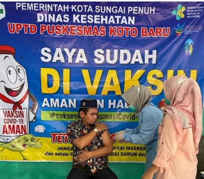 Ketua DPRD Kota Sungai Penuh H.Fajran terima suntikan vaksin Covid-19 dosis kedua.
