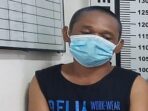 Tersangka J (38) warga Jalan Sarinembah, saat di Mapolres Pematangsiantar.
