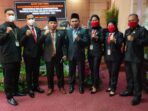 Ketua DPRD H Fajran berfoto bersama usai paripurna.
