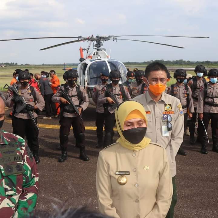 Penjabat Gubernur Jambi Dr Hari Nur Cahya menyaksikan skenario latihan antisipasi kebakaran hutan dan lahan.