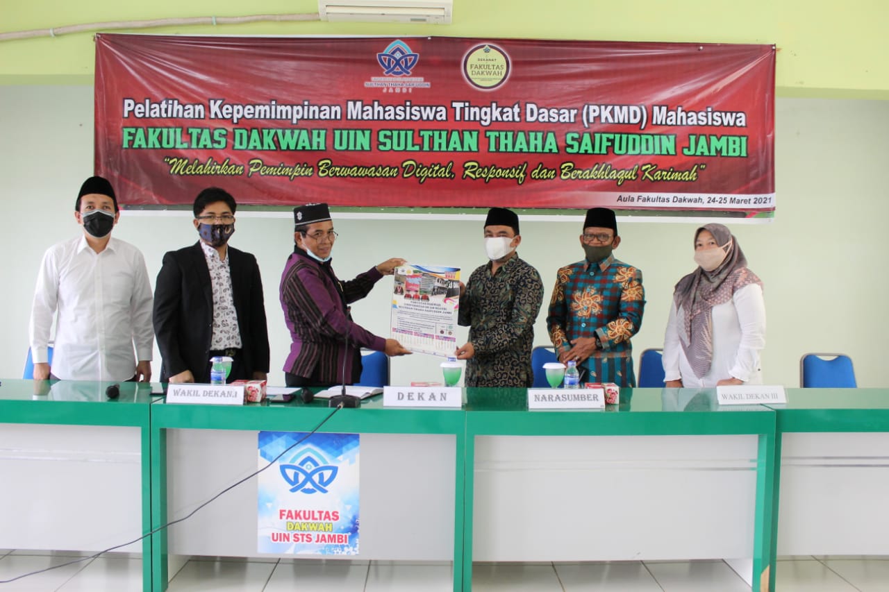 Dekan Fakultas Dakwah UIN STS Jambi, Dr. Zulqarnin, M.Ag saat membuka kegiatan PKMD.