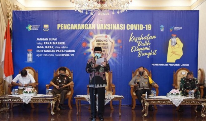 Gubernur Jambi membuka kegiatan pencanangan vaksinasi Covid-19 di Provinsi Jambi