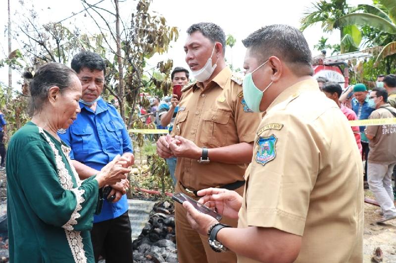 Wabup Hairan tinjau musibah kebakaran di Kelurahan Patunas.