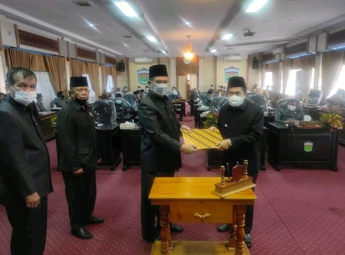 paripurna pengesahan LKPJ Wali Kota Sungai Penuh.