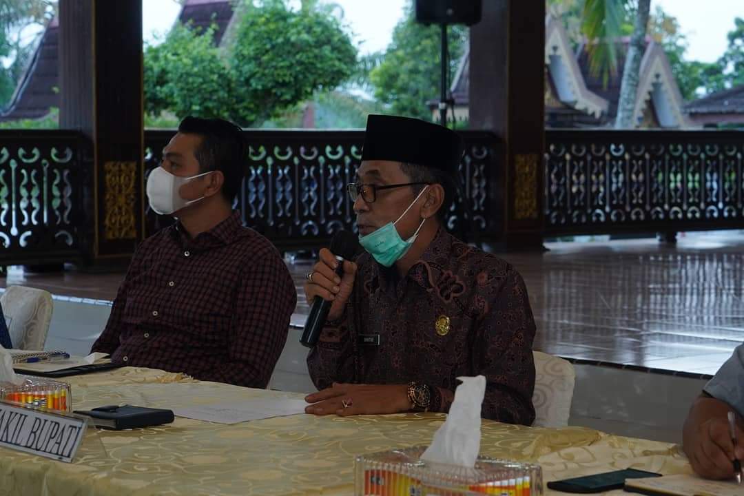 Bupati bersama wakil bupati pimpin rapat evaluasi percepatan penanganan Covid-19 di Batanghari.