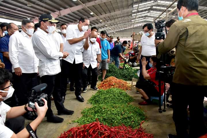 Gubernur Sumatera Utara (Sumut) Edy Rahmayadi dampingi Menteri Perdagangan (Mendag) Muhammad Lutfi tinjau pasar.