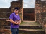 Kepala Dinas Pariwisata, Kepemudaan dan Olahraga Kabupaten Muaro Jambi, Riduwan saat berada di Candi Muaro Jambi.(ist)