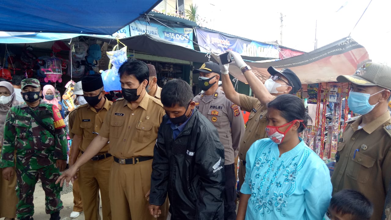 Pj Sekda Muaro Jambi Azrin pantau aktivitas Pasar Sengeti.