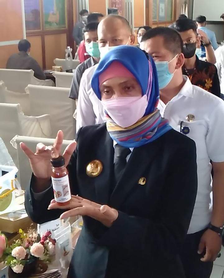 Pj Gubernur Jambi saat acara penutupan Apresiasi dan Penganugrahan pemenang Inovasi Produk Daerah Provinsi Jambi