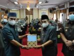 serah terima draft Ranperda Pertanggungjawaban APBD 2020 dari Wako kepada Ketua DPRD Sungai Penuh