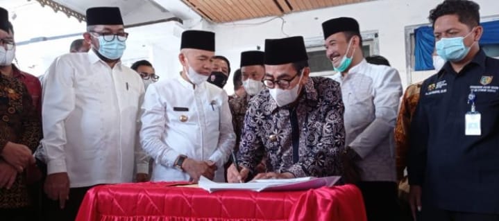 Acara penyerahan aset dari Pemkab Kerinci ke Pemkot Sungai Penuh