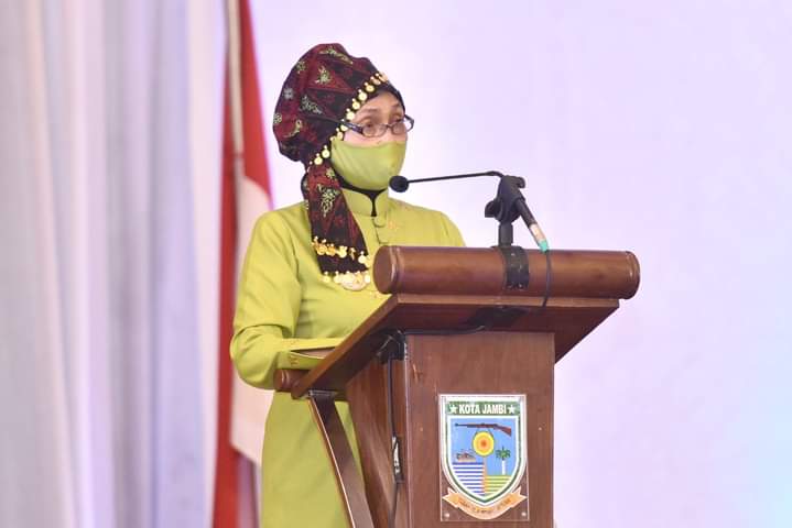 Pj Gubernur Jambi saat menyampaikan arahan pada HUT Kota Jambi.