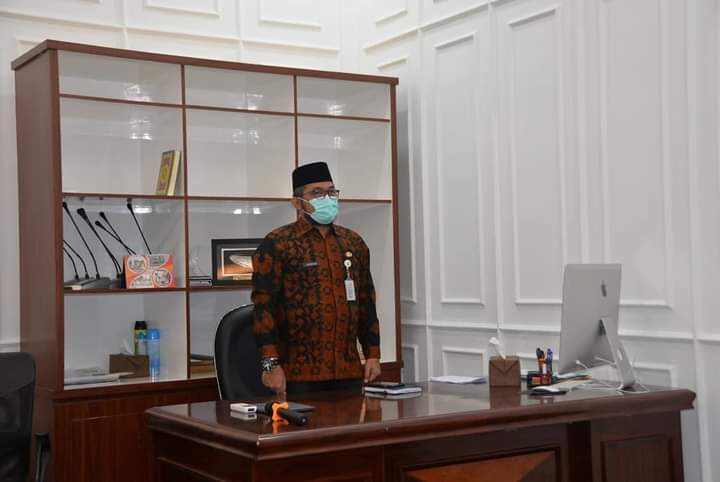 Sekretaris Daerah (Sekda) Provinsi Jambi H. Sudirman, S.H., M.H., mengikuti Rakor secara virtual