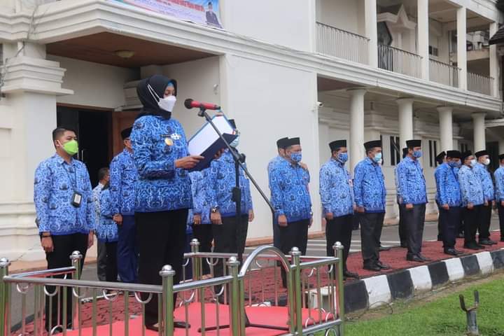 Pj.Gubernur Jambi dalam Apel Penyerahan Secara Simbolis Petikan SK Kenaikan Pangkat PNS Golongan IV/B ke bawah dan Ikrar Netralitas ASN