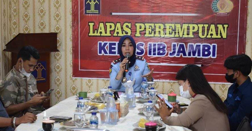 Kepala Lembaga Pemasyarakatan Perempuan Kelas IIB Jambi, Triana Agustin