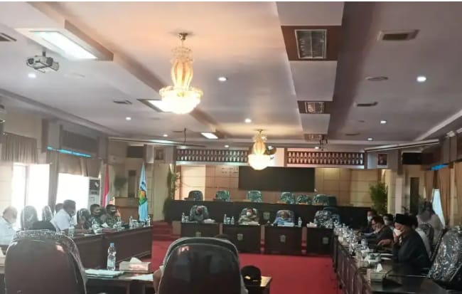 Kegiatan hearing DPRD Sungai Penuh dengan Tim Gugus Tugas.