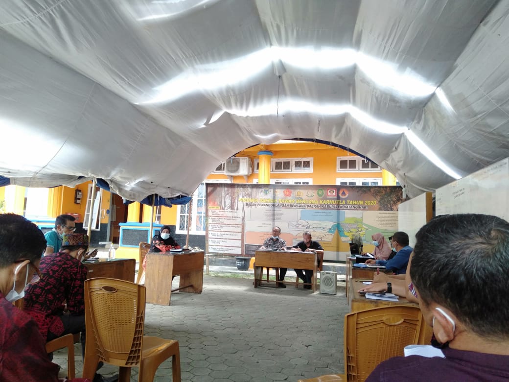 Tim Satgas Covid-19 saat rapat pembahasan PPKM.