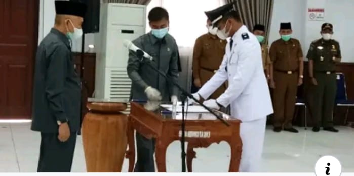 Bupati Adi Rozal lantik 150 Kades terpilih hasil Pilkades serentak 2021.