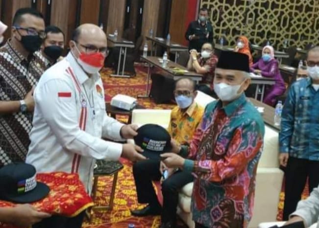 Bupati Kerinci DR. H. Adi Rozal, M.Si saat menghadiri Rapat Koordinasi Tour De Singkarak 2021, di Emersia Hotel.