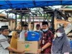 Sekda Asraf Serahkan Bantuan Korban Kebakaran di Desa Pendung Tengah