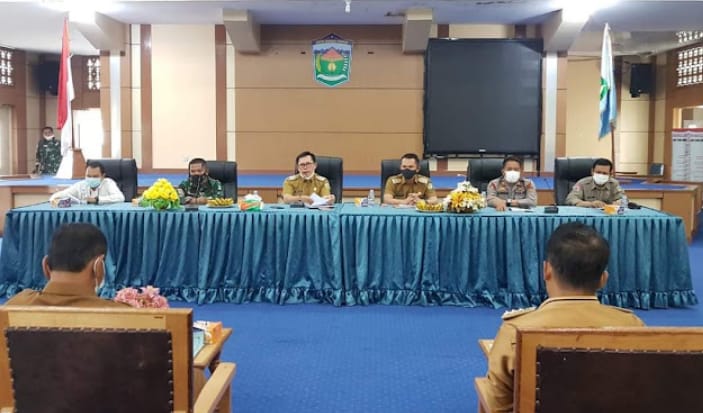 Wako Ahmadi pimpin rapat koordinasi dan evaluasi Satgas Covid-19 Kota Sungai Penuh.