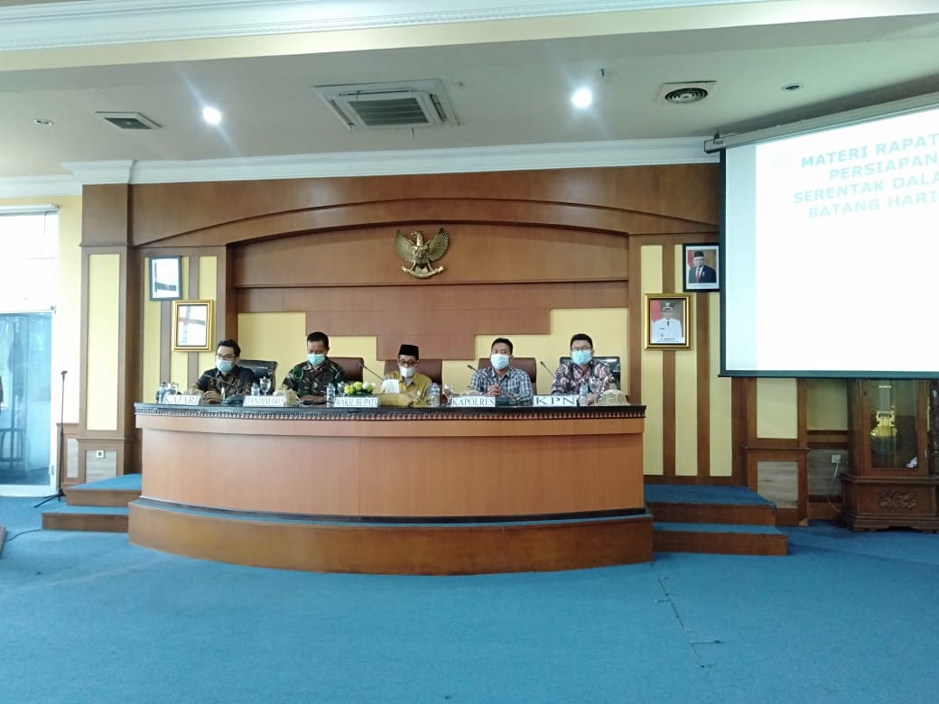 Wabup Batanghari H.Bakhtiar ketika memimpin Rakor Persiapan Pilkades Serentak 2021.