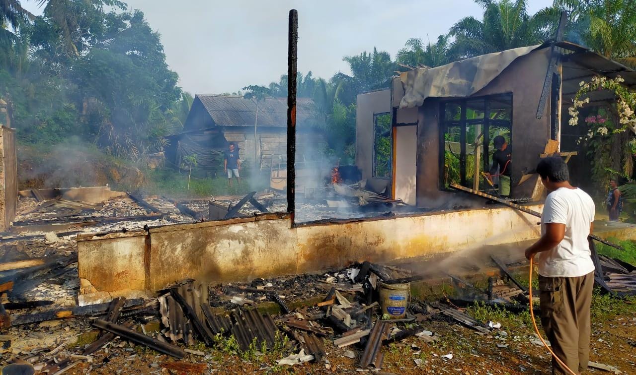 Kondisi rumah milik Delpriyanto pasca kebakaran.