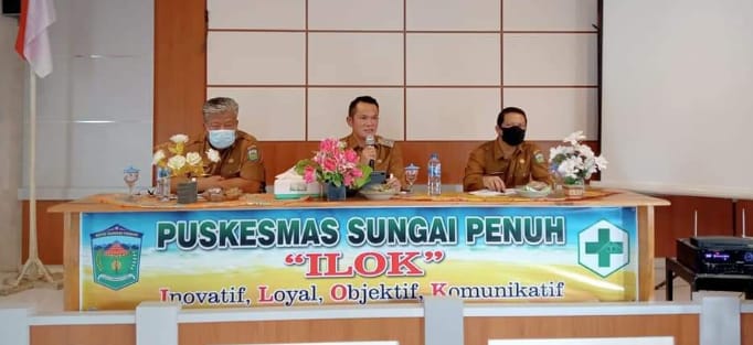 Wakil Wali Kota Sungai Penuh, Alvia Santoni saat memimpin rapat pertemuan dengan kepala Puskesmas.
